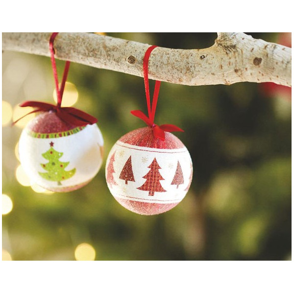 Boîte avec boule de Noël