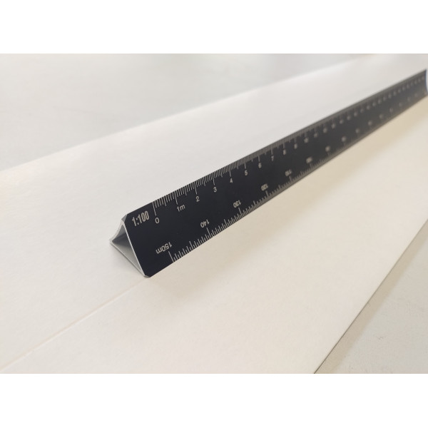 Règle cutch noir à bord plat triangulaire en aluminium