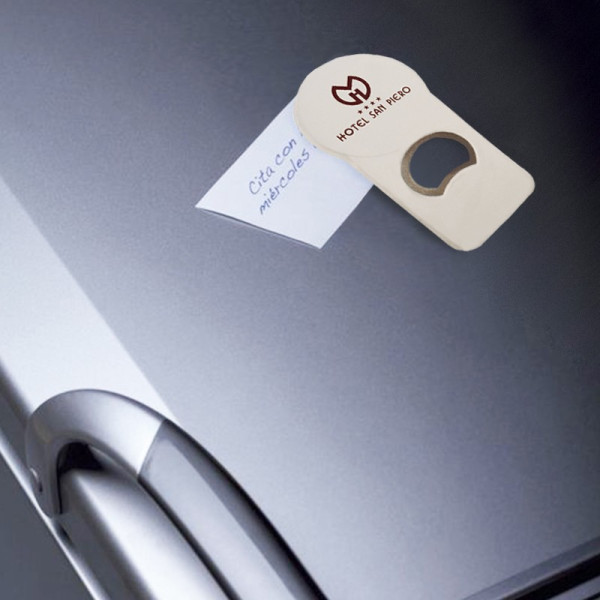 Décapsuleur avec ''tête''aimanté